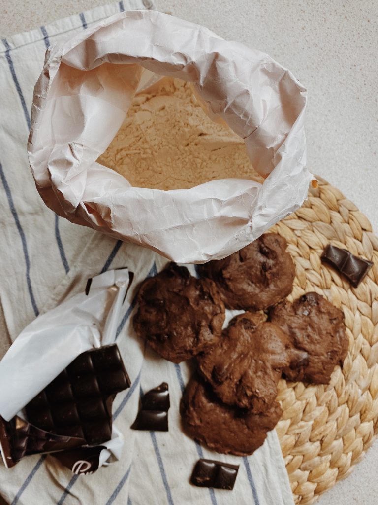 Vegaaniset suklaakeksit.